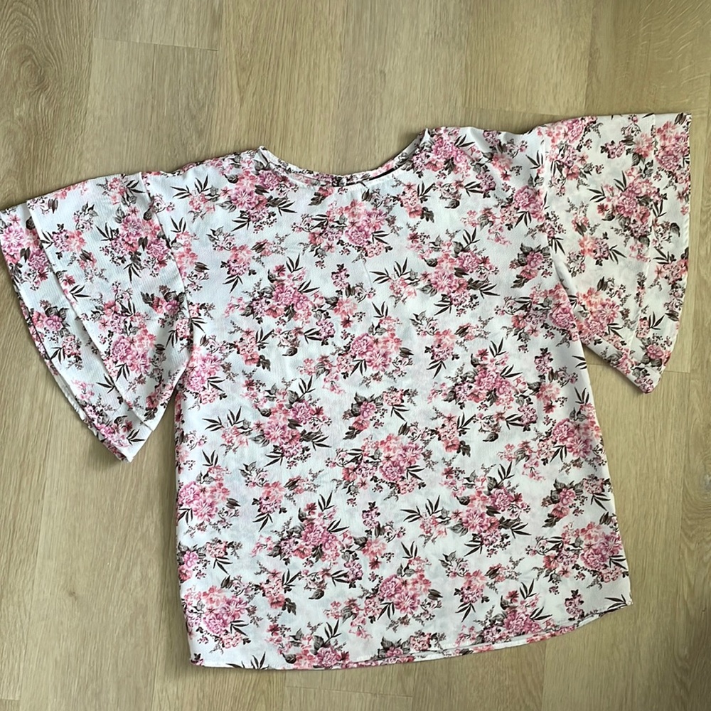 bobeau | flowy floral blouse